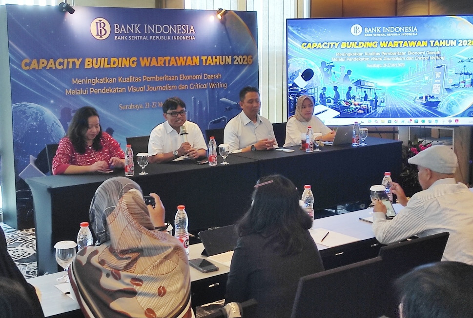 $rows[judul]